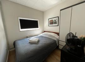 Cozy Room in the heart of Rødby! 5km from Femern & Puttgarden!, hotel a Rødby