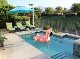 Entire Bungalow w/ Private Pool Near Palm Springs!, hotel with parking in Indio