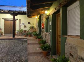 CASA RURAL EL OLIVO, country house sa Logrosán