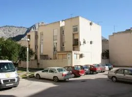 Apartments with a parking space Omis - 5989