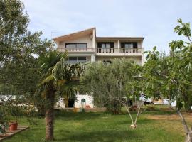 Apartments and rooms by the sea Vodice - 6182, hotel in Vodice