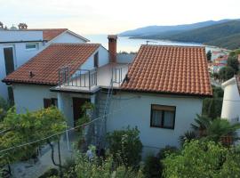 Apartments with parking space Rabac, Labin - 7465、ラバックのホテル