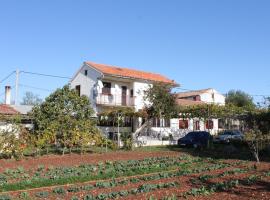 Apartments with a parking space Valtura, Pula - 7419, hótel í Valtura