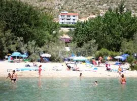Apartments with parking space Duce - Omis - 7532