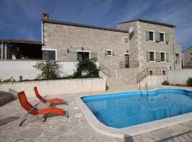 Luxury villa with a swimming pool Skrapi, Central Istria - Sredisnja Istra - 7525, hotel a Brajkovići
