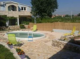 Apartments with a swimming pool Podgradina, Novigrad - 6198