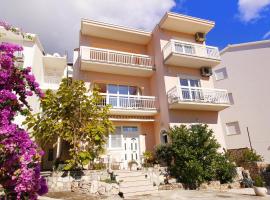 Apartments by the sea Duce, Omis - 7576, hotel a Duće