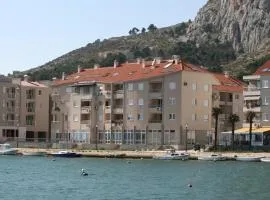 Apartments by the sea Omis - 7577