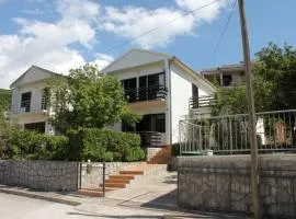 Apartments with parking spaces Klenovica, Novi Vinodolski - 7605