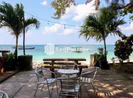 Sahabat Pantai Guest House Mitra RedDoorz, hotel v destinaci Tanjungbinga