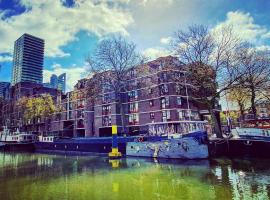 Houseboat holiday apartments Rotterdam: Rotterdam'da bir otel