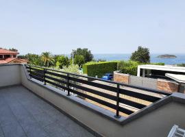 Villetta panoramica con giardino, alquiler vacacional en la playa en Diamante