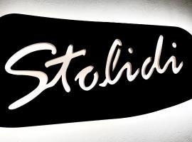 Stolidi, olcsó hotel Adámaszban