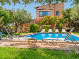 Finca Santigor, farm stay in Cala Ferrera