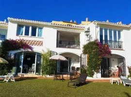 Dona Lola Sandra - Cozy beach front house with open sea views located in Calahonda only few minutes away from Marbella - Costa del sol CS111