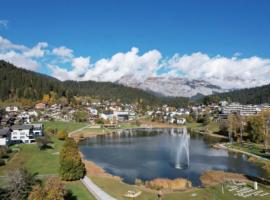 Lovely 1-bedroom vacation studio apartment with pool and sauna, hotel in Laax