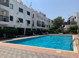 Theodoros Apt.22: Paralimni şehrinde bir otel