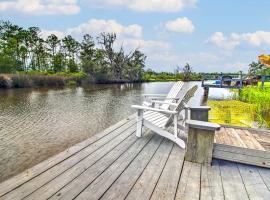 The River Cottage Charming Retreat with Dock, Hotel in Midway