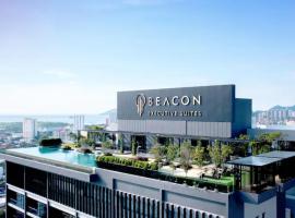16 Beacon Executive Suites #RoofTopPool #LuxurySuites, apartment in George Town