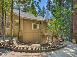 1 Mi to Jenkinson Lake Apples Chalet with Deck