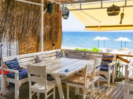 İmaj Beach Hotel, hotel with parking in İzmir