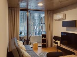 Departamento en Refinería Alto Rosario III: Rosario, Alto Rosario Alışveriş Merkezi yakınında bir otel