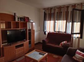 Apartment in Castro Urdiales with pools and paddel, hotell med parkering i Castro-Urdiales