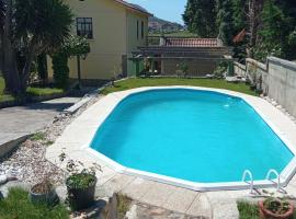 Casa con piscina al lado del mar en Viladesuso