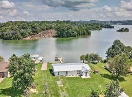 Boat Dock + Covered Patio: Cherokee Lake Escape!, hotel a Bean Station