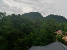 Green Hills Homestay, ubytování v soukromí v destinaci Hương Cẩm Thủy