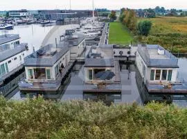 Stunning Ship-boat In Aalsmeer With 2 Bedrooms And Wifi