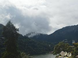 Lakshmi Kutteer Homestay, habitación en casa particular en Nainital