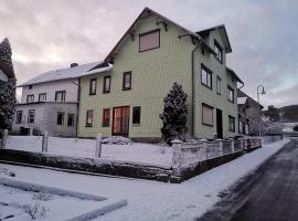 Gehlberger Landhaus am Schneekopf / Ferienwohnung, casa rústica em Suhl