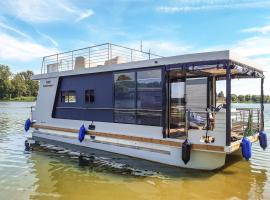 Gorgeous Ship In Havelsee Ot Ktzkow With Kitchenette, holiday rental in Kützkow