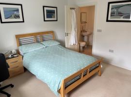 Peterborough, Hampton Vale Lakeside En-Suite Large Double bedroom with great modern facilities, homestay in Peterborough