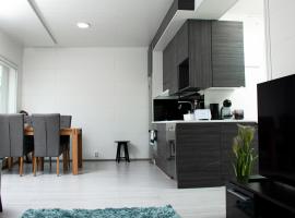 Talo saunalla ja sähköauton oma Type2 latauspiste, biệt thự ở Vantaa