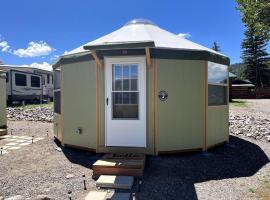 Bristlecone Yurt at Aspen Ridge Cabins, מלון בסאות' פורק