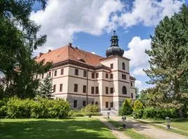 Zámek Lnáře