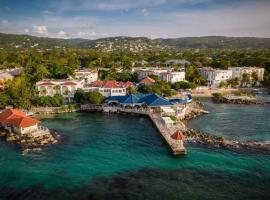 Lush Tropical apartment located in a 4-star resort, departamento en Runaway Bay