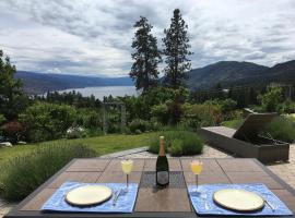 Lakeview Gardens B&B, hotel with jacuzzis in Peachland