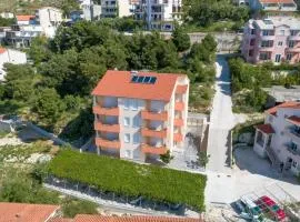 Apartments with parking space Duce, Omis - 9437