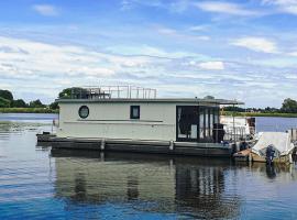 Cozy Ship In Havelsee Ot Ktzkow With Kitchen, pet-friendly hotel in Kützkow