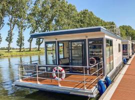 Amazing Ship-boat In Nieuwpoort With Wifi And 1 Bedrooms, hotel in Nieuwpoort