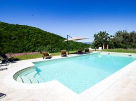 Stunning Home In Loc, Spicciano With Kitchenette, hotel sa parkingom u gradu Terenzano