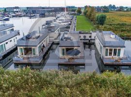 Awesome Ship-boat In Aalsmeer With 2 Bedrooms And Wifi, hotel in Aalsmeer