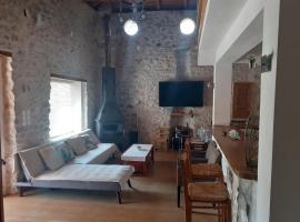 Tsitalia cottage house, hotel in zona Monte Parnone, Leonidion (Leonidio)