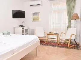 Charming Studio in City Center-Excellent Location