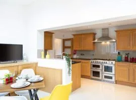 Central Ashford Stay - Contractors & Families Welcome - Free Parking
