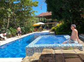 Hotel Casas de Campo El Ciruelo, country house in San Gil