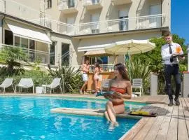 HOTEL TRIONFAL - Fronte Mare - Vicinissimi al Centro